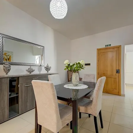 Charming 2 Bedroom In Swieqi アパート *